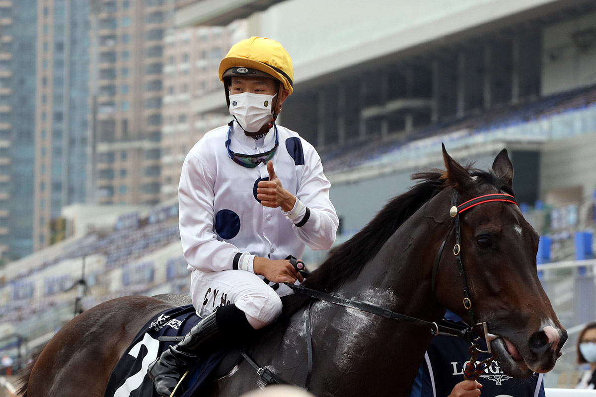 Golden Sixty and Vincent Ho after their Hong Kong Mile success.