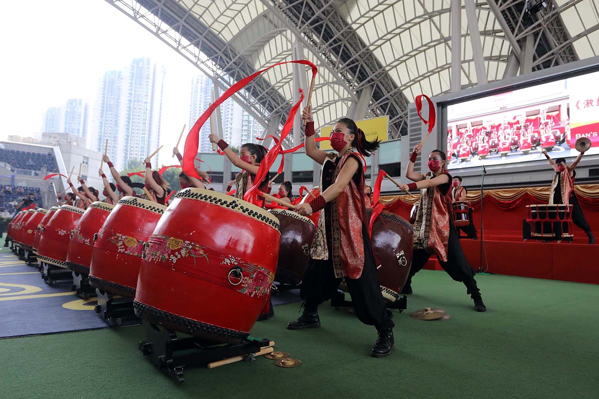 Local troupe Ban's Gig Drums presents a spectacular mass drum performance.