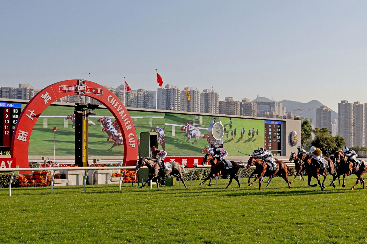 The John Size-trained Silver Express, ridden by Vagner Borges, takes the Chevalier Cup at Sha Tin Racecourse today.