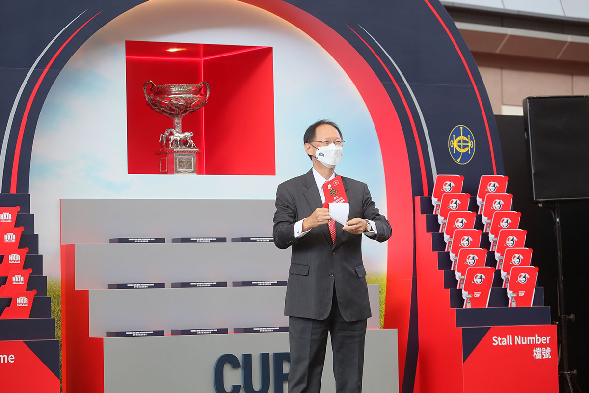 HKJC Chairman Mr Philip Chen begins the barrier draw for the LONGINES Hong Kong Cup by picking the first horse name.