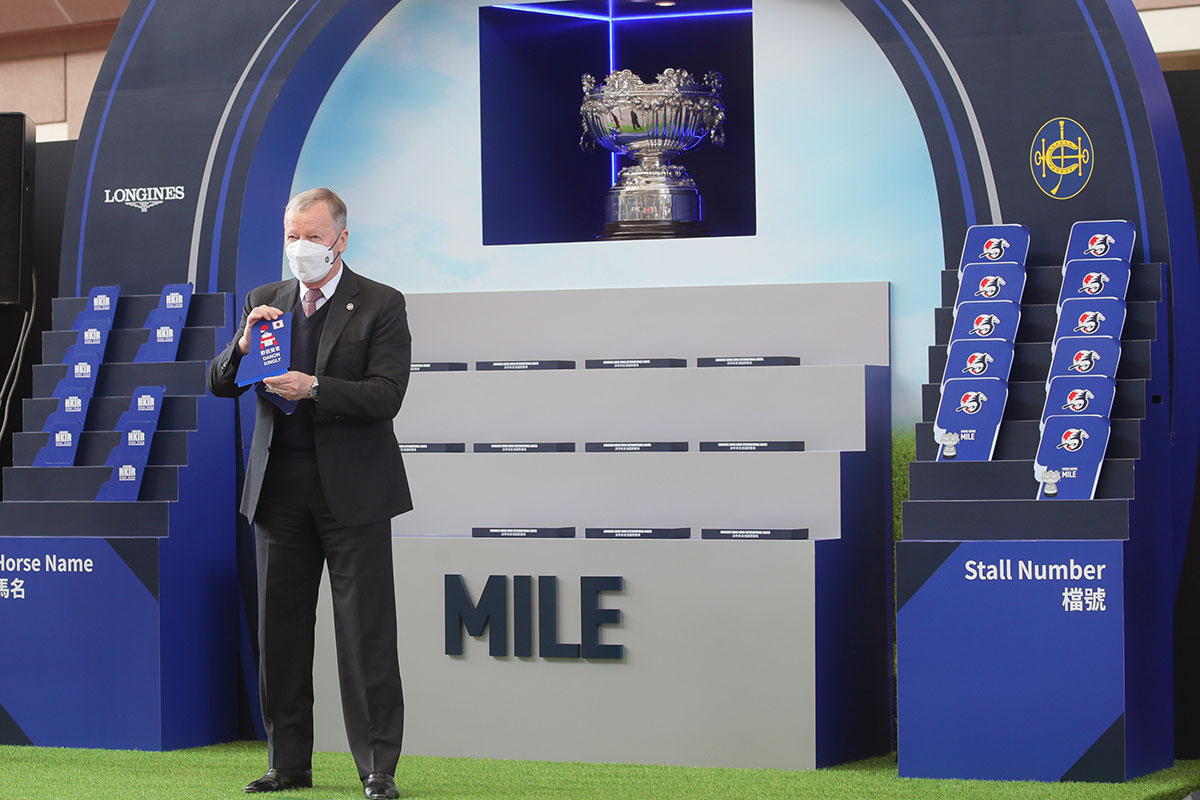 Mr Winfried Engelbrecht-Bresges, Chief Executive Officer of the HKJC, begins the barrier draw for the LONGINES Hong Kong Mile by picking the first horse name.