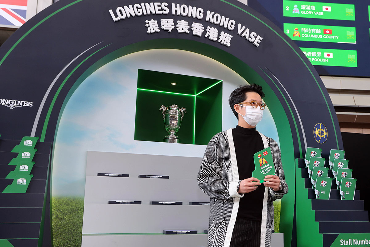 Ms Ida Chan, Marketing & PR Manager of LONGINES Hong Kong, begins the barrier draw for the LONGINES Hong Kong Vase by picking the first horse name.