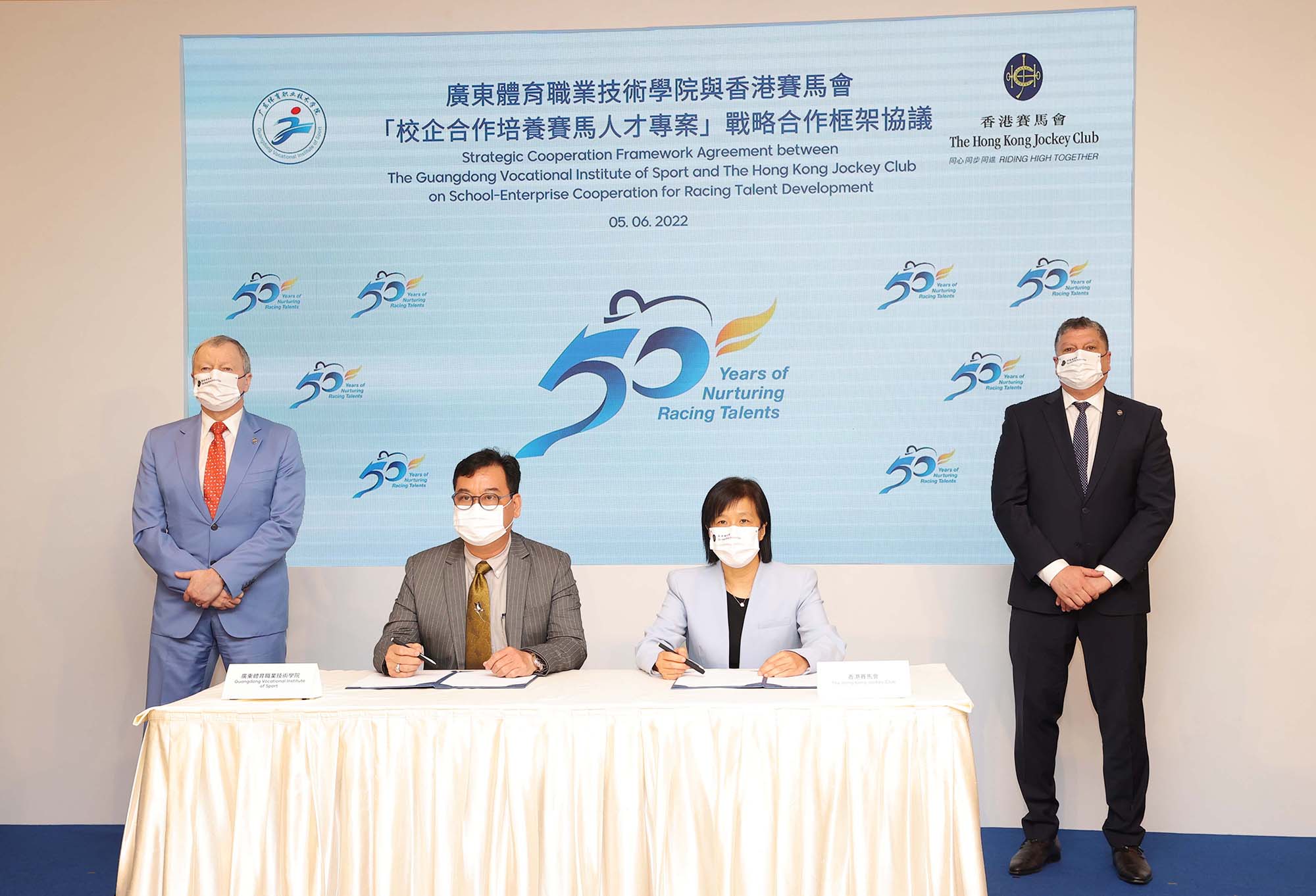 In the presence of Club Chief Executive Officer Winfried Engelbrecht-Bresges (back row, left) and Club Director of Racing Product, Marketing and Sponsorship William Nader (back row, right), Club’s Racing Talent Training Centre Executive Manager and Headmistress of Apprentice Jockeys’ School Amy Chan (front row, right) signs the Strategic Cooperation Framework Agreement on Social-Enterprise Cooperation for Racing Talent Development with Guangdong Vocational Institute of Sports Visiting Professor Prof. Chan Leung-bo (front row, left).