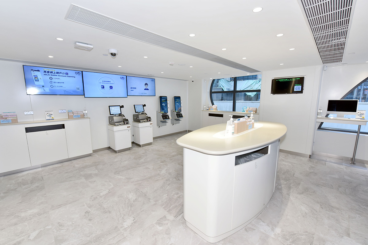 The betting and media hall on the 3rd floor are equipped with large television screens.