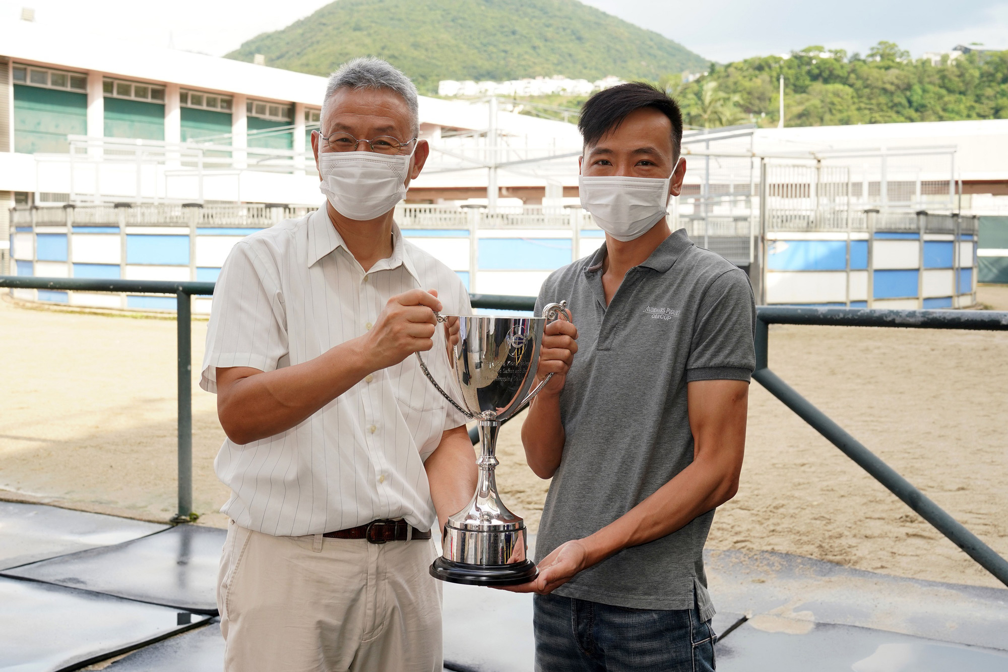 Assistant Trainer Philip Chung (right) receives the trophy for this season's Safest and Best Housekeeping Stable Award from Pako Ip (left), Executive Manager, Tracks, at Sha Tin racecourse today. Caspar Fownes stable wins the award for the first time.